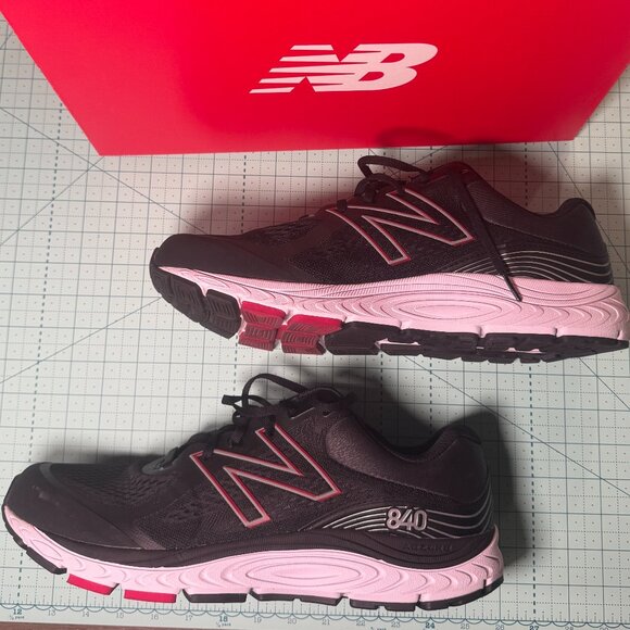 New Balance - M840BR5 Men's Running Shoe Black Red size 14US - wore twice - Picture 1 of 9